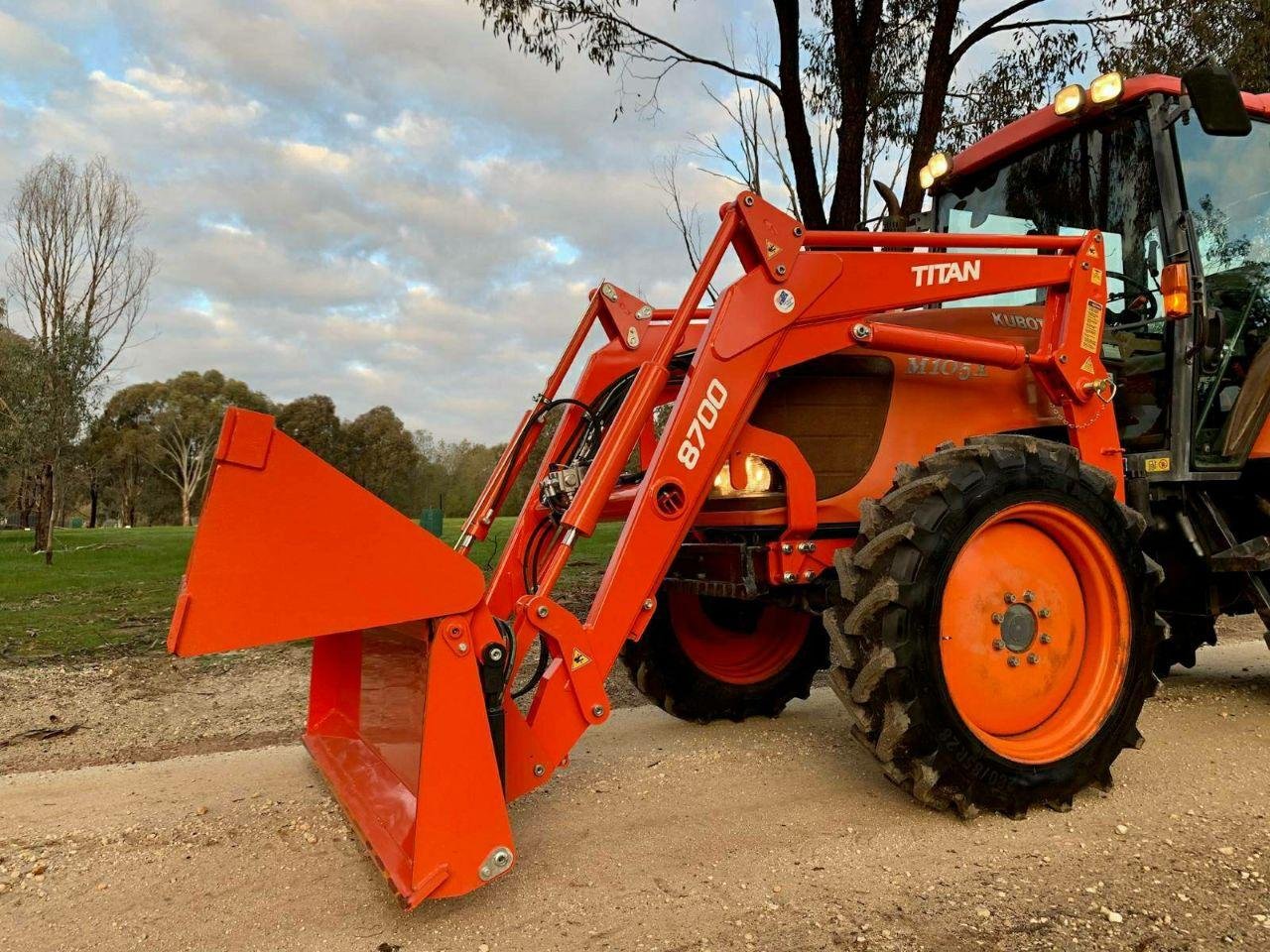 Traktor Kubota M105X - Image 10