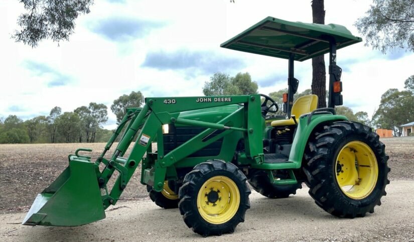 Traktor John Deere 4310