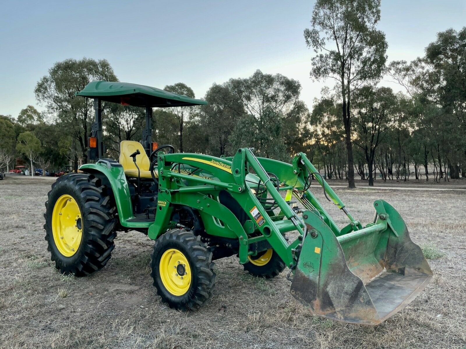 Traktor John Deere 4320 - Image 6