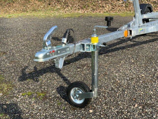 Bootstrailer TPV BA 750kg mit Gurtwinde – eine Marke von Böckmann - Image 2