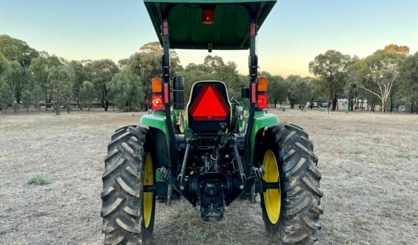 Traktor John Deere 4320