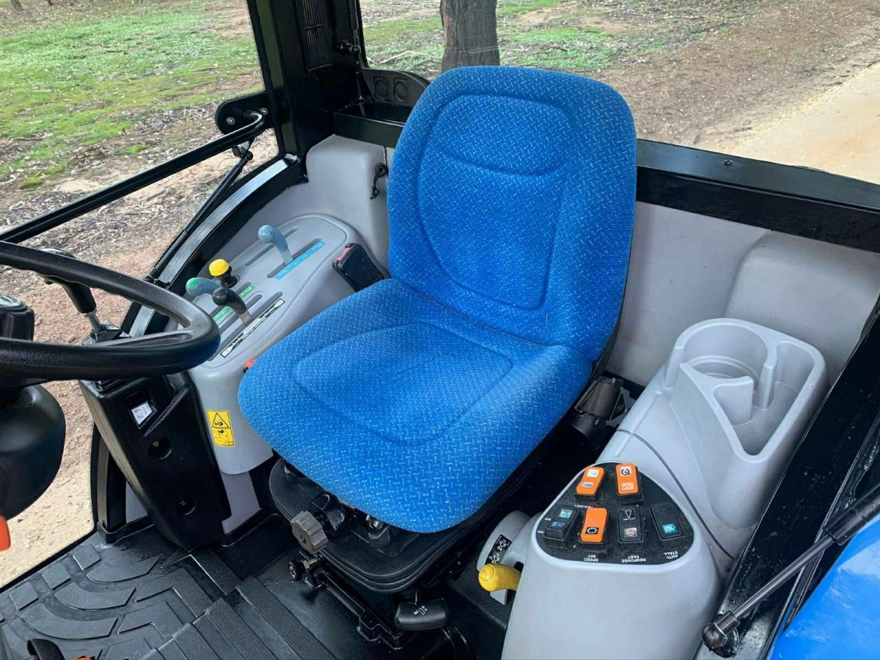 Traktor New Holland Boomer 50D - Image 2
