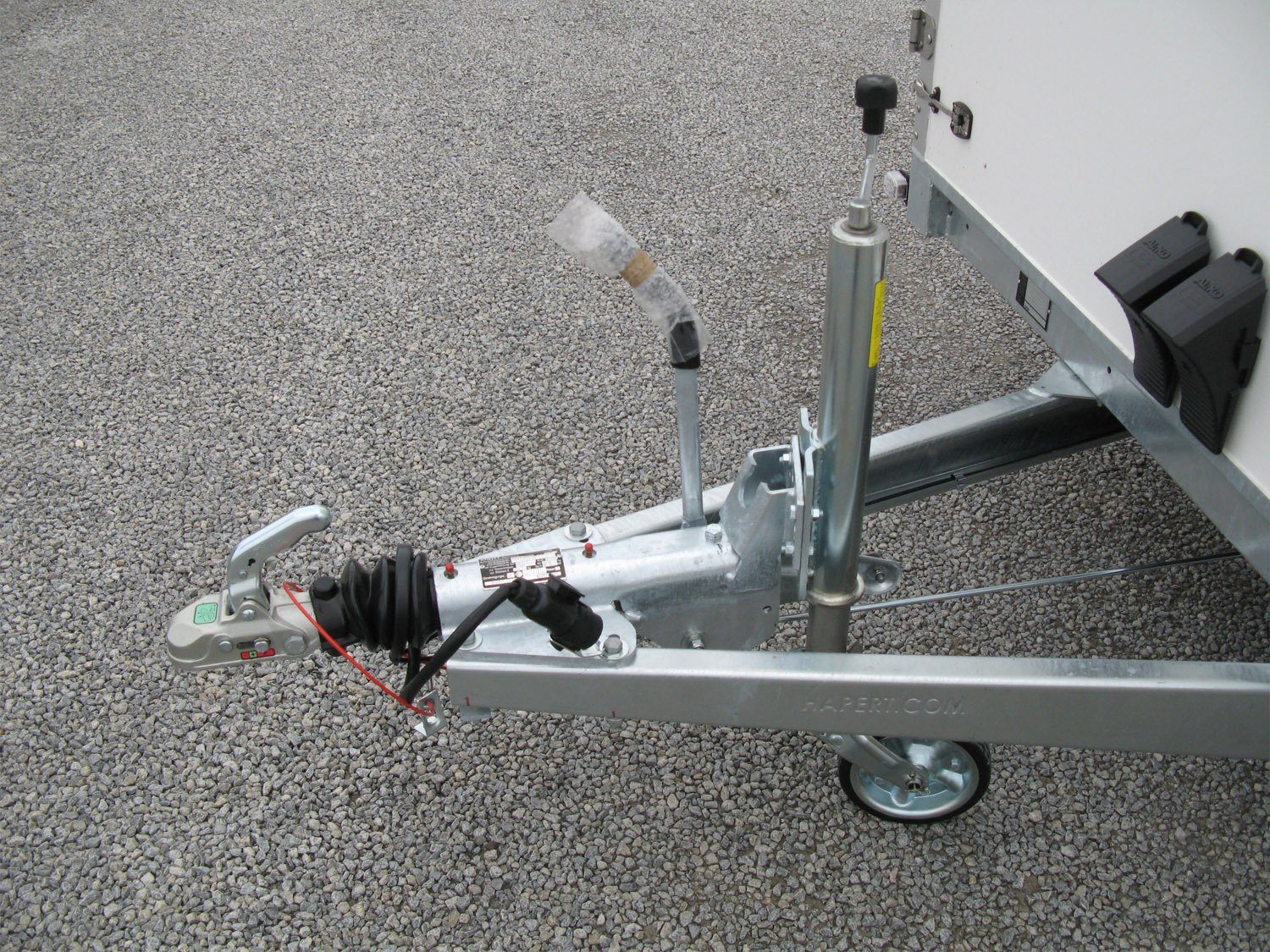 Hapert Sapphire L-2 – 2700 Türen hinten & Seitentüre | Tieflader-Koffer | Rutschhemmender Boden - Image 4