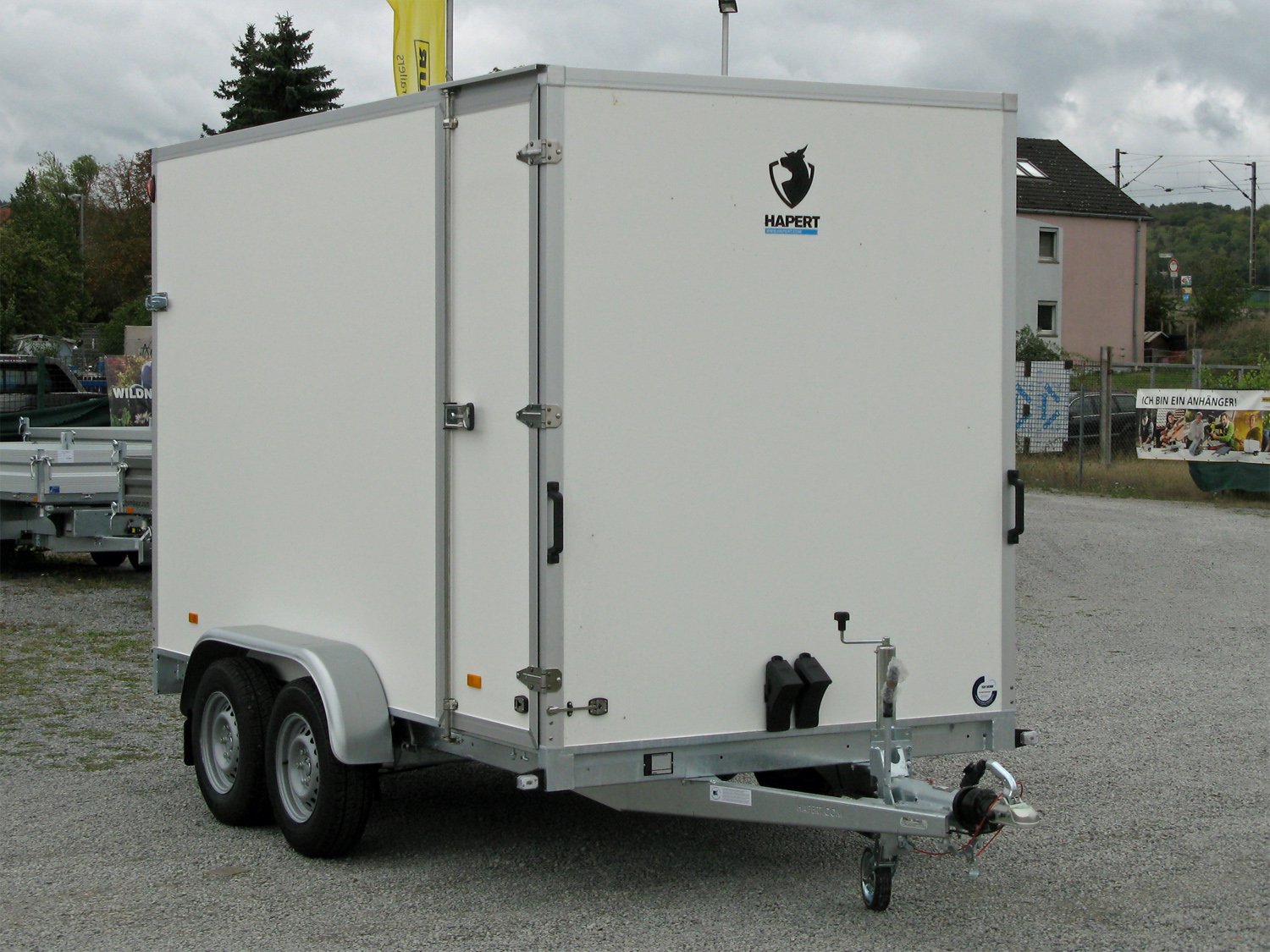 Hapert Sapphire L-2 – 2700 Türen hinten & Seitentüre | Tieflader-Koffer | Rutschhemmender Boden