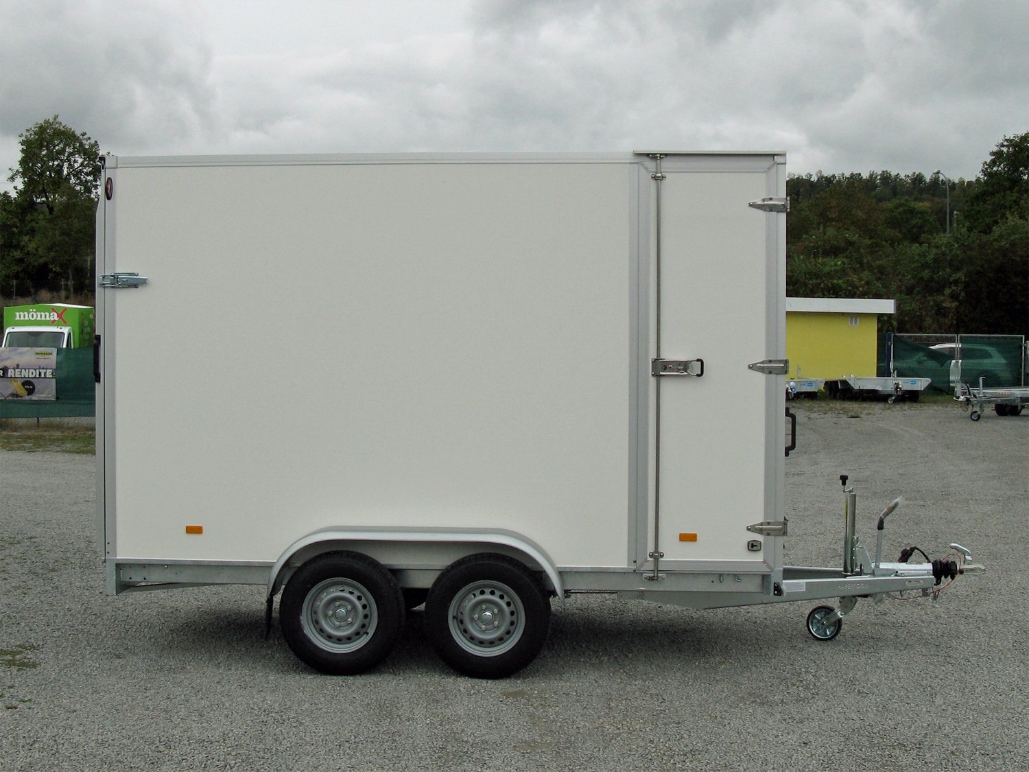 Hapert Sapphire L-2 – 2700 Türen hinten & Seitentüre | Tieflader-Koffer | Rutschhemmender Boden - Image 6
