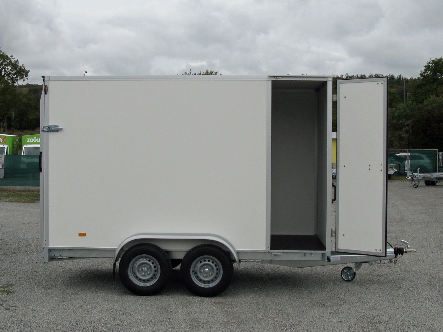 Hapert Sapphire L-2 – 2700 Türen hinten & Seitentüre | Tieflader-Koffer | Rutschhemmender Boden - Image 11