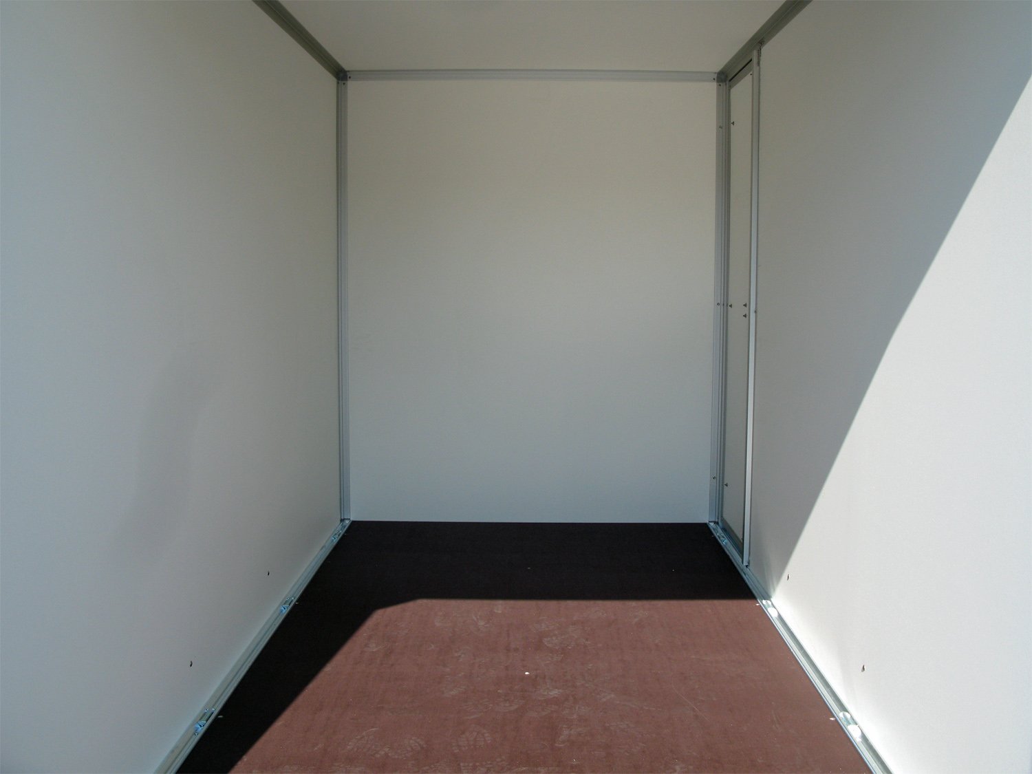 Hapert Sapphire L-2 – 2700 Türen hinten & Seitentüre | Tieflader-Koffer | Rutschhemmender Boden - Image 8