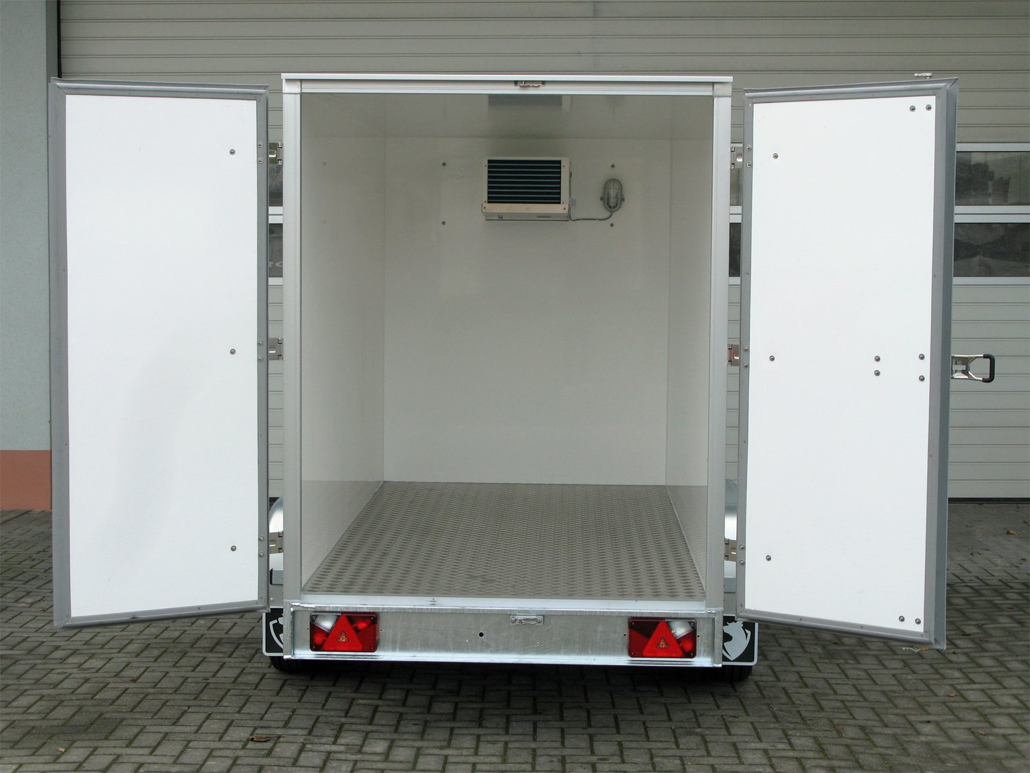 Hapert Sapphire L-2 – 2000 Tieflader-Kühlkoffer mit leistungsstarker Isolierung - Image 10