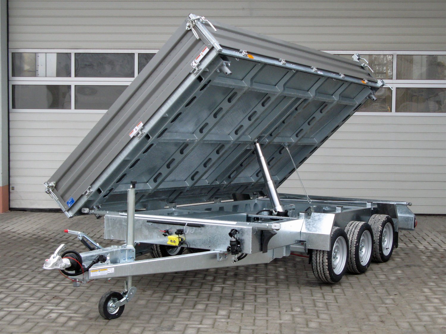 Humbaur HTK 3500.41 STAHL Tridem 3 Achser NEU – Stahlbordwand Schwarz - Image 5