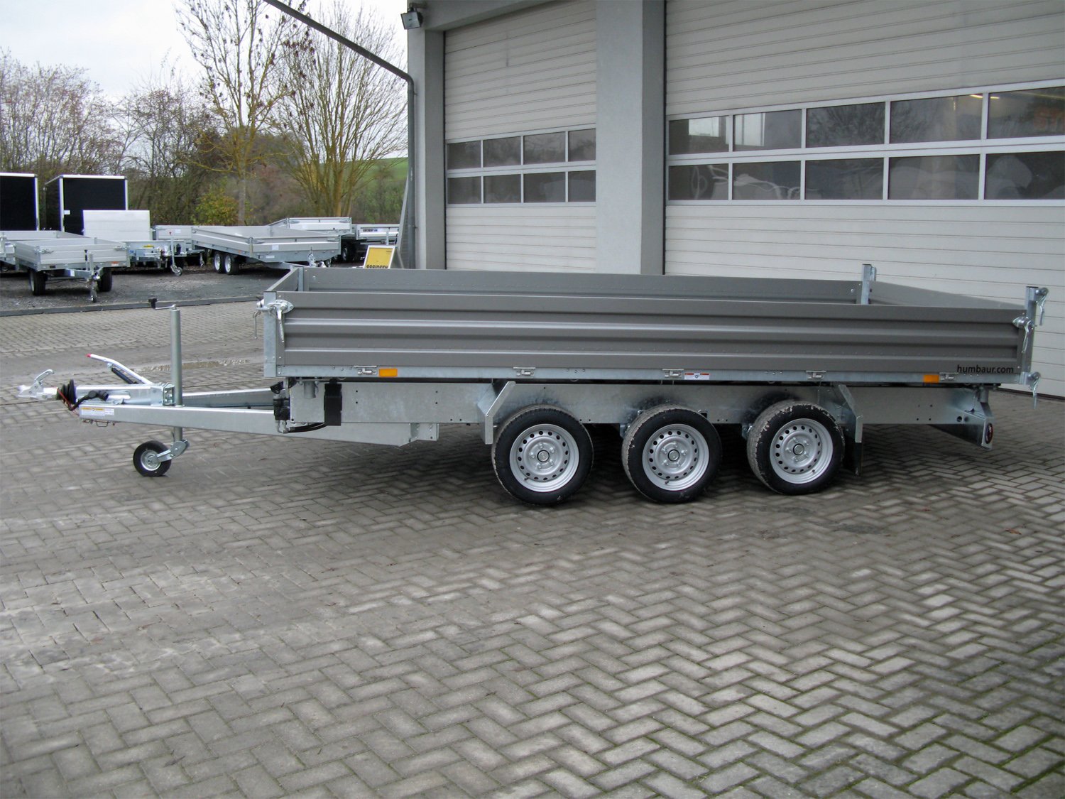 Humbaur HTK 3500.41 STAHL Tridem 3 Achser NEU – Stahlbordwand Schwarz - Image 6