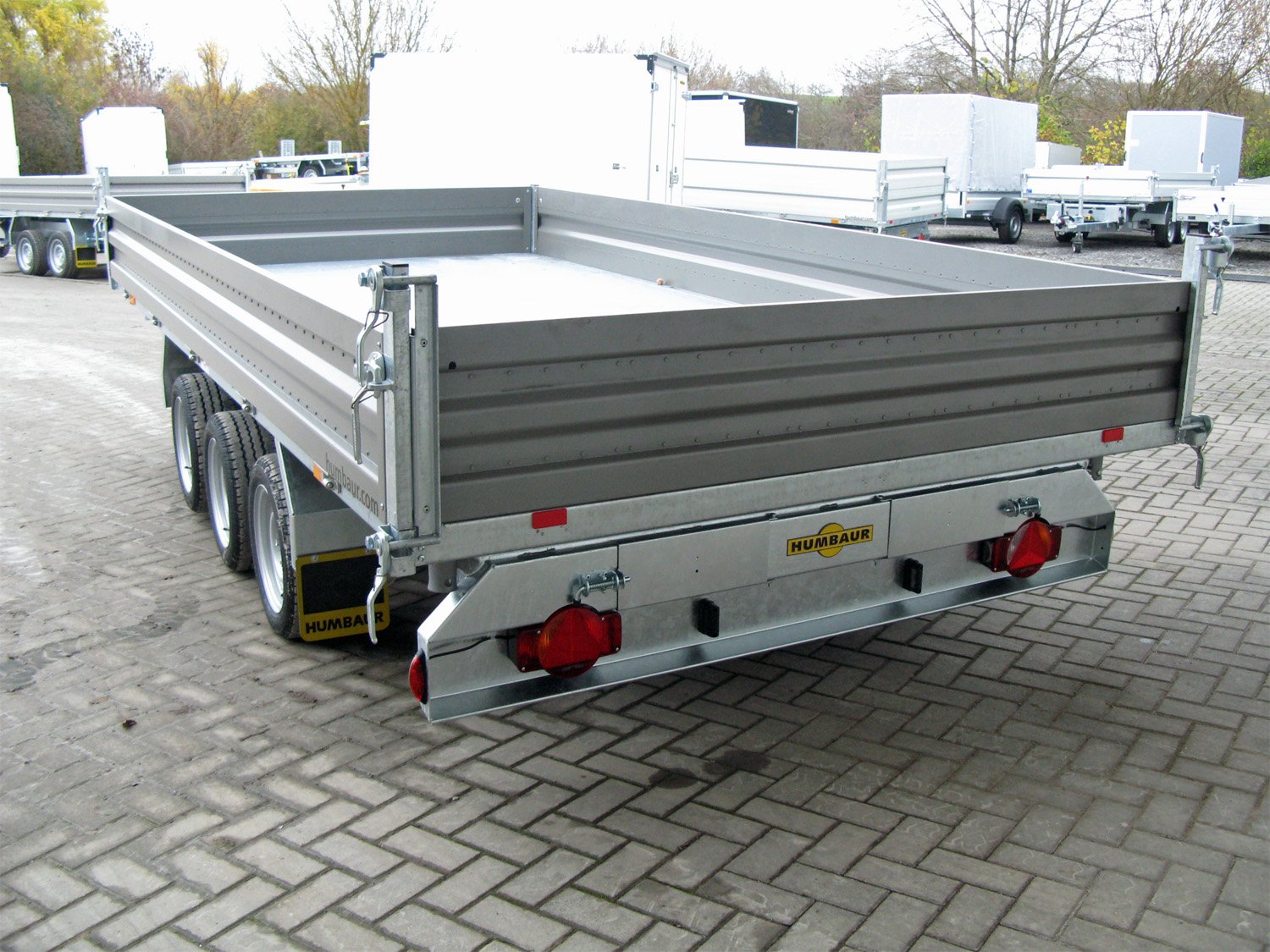 Humbaur HTK 3500.41 STAHL Tridem 3 Achser NEU – Stahlbordwand Schwarz - Image 7