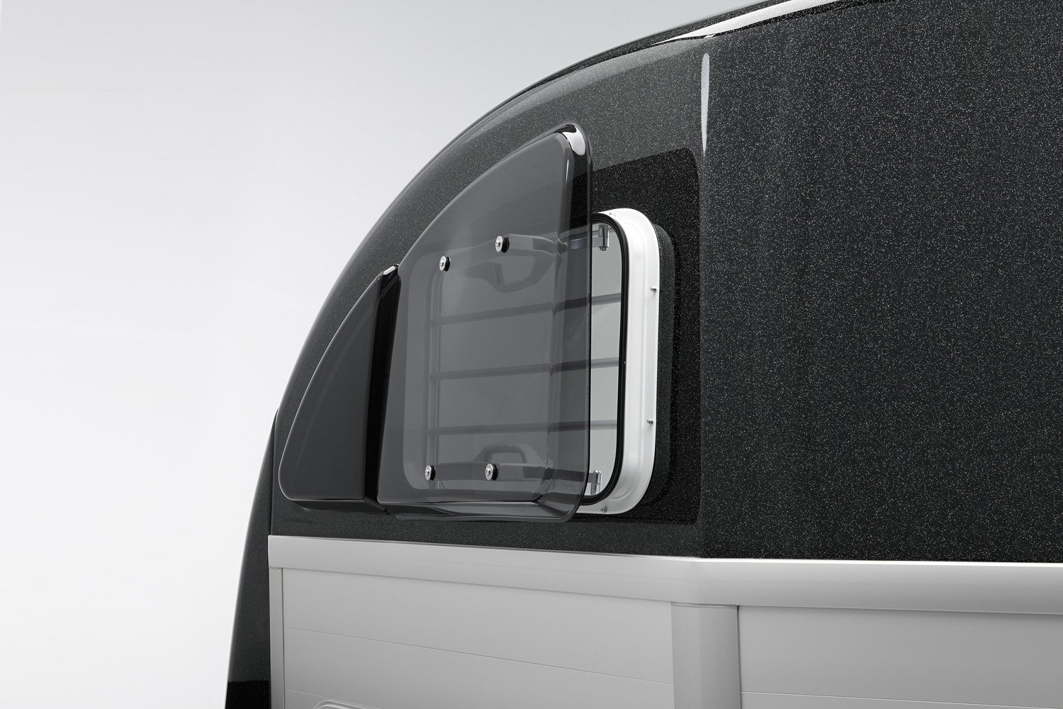 Humbaur Xanthos Aero 2700 S Aerodynamischer Bug | EquiDrive® PLUS S Fahrwerk - Image 7