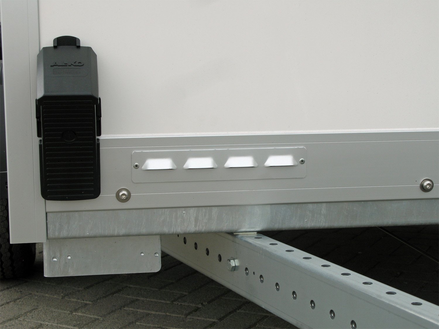STEMA P-BOX STPK O2 15-30-15.1.P18.2 Flügeltüren | Tieflader | Sichere Straßenlage - Image 9