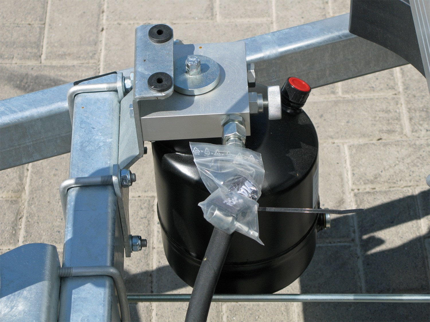 Unsinn UHK 2715-15-13 Pumpless, Spinlock 8 Zurrpins, 100 km/h - Image 3